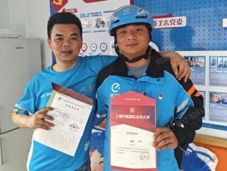 年近四十终圆大学梦，外卖小哥送完餐收到入学通知书
